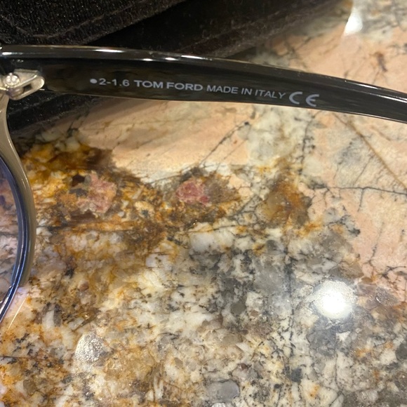 Tom Ford Women's Sunglasses TF365
Leona Cat Eye Grey Silver Lens Brown gradient - Picture 5 of 11